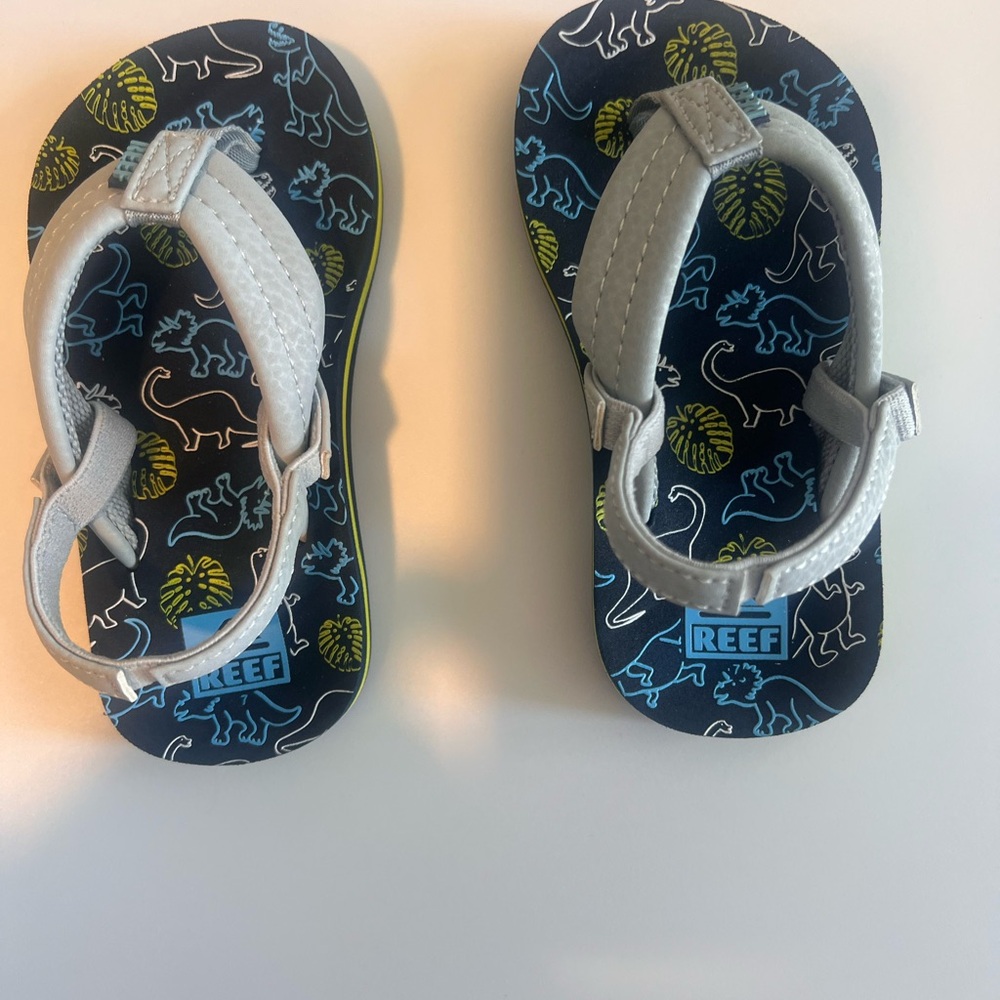 Reef Gray Sandals Playful Design